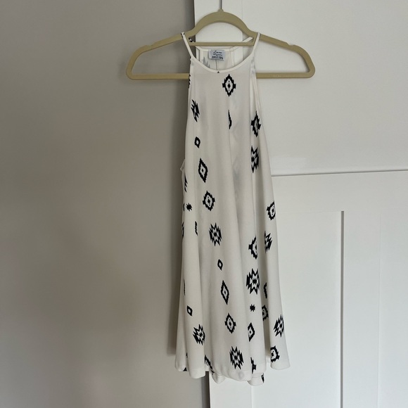 Zara Dresses & Skirts - Zara Trapeze Dress - White and Black - Size Small